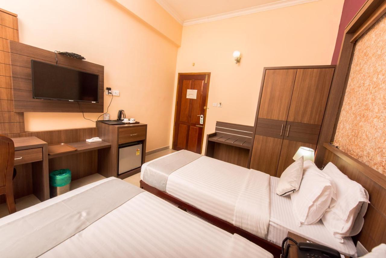 Kallada Golden Hotel Thrissur Exterior photo