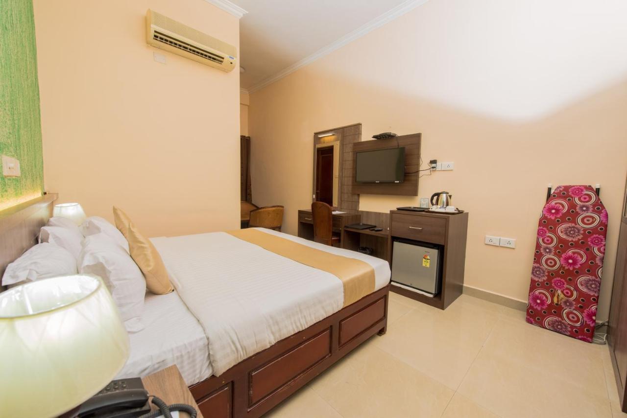Kallada Golden Hotel Thrissur Exterior photo